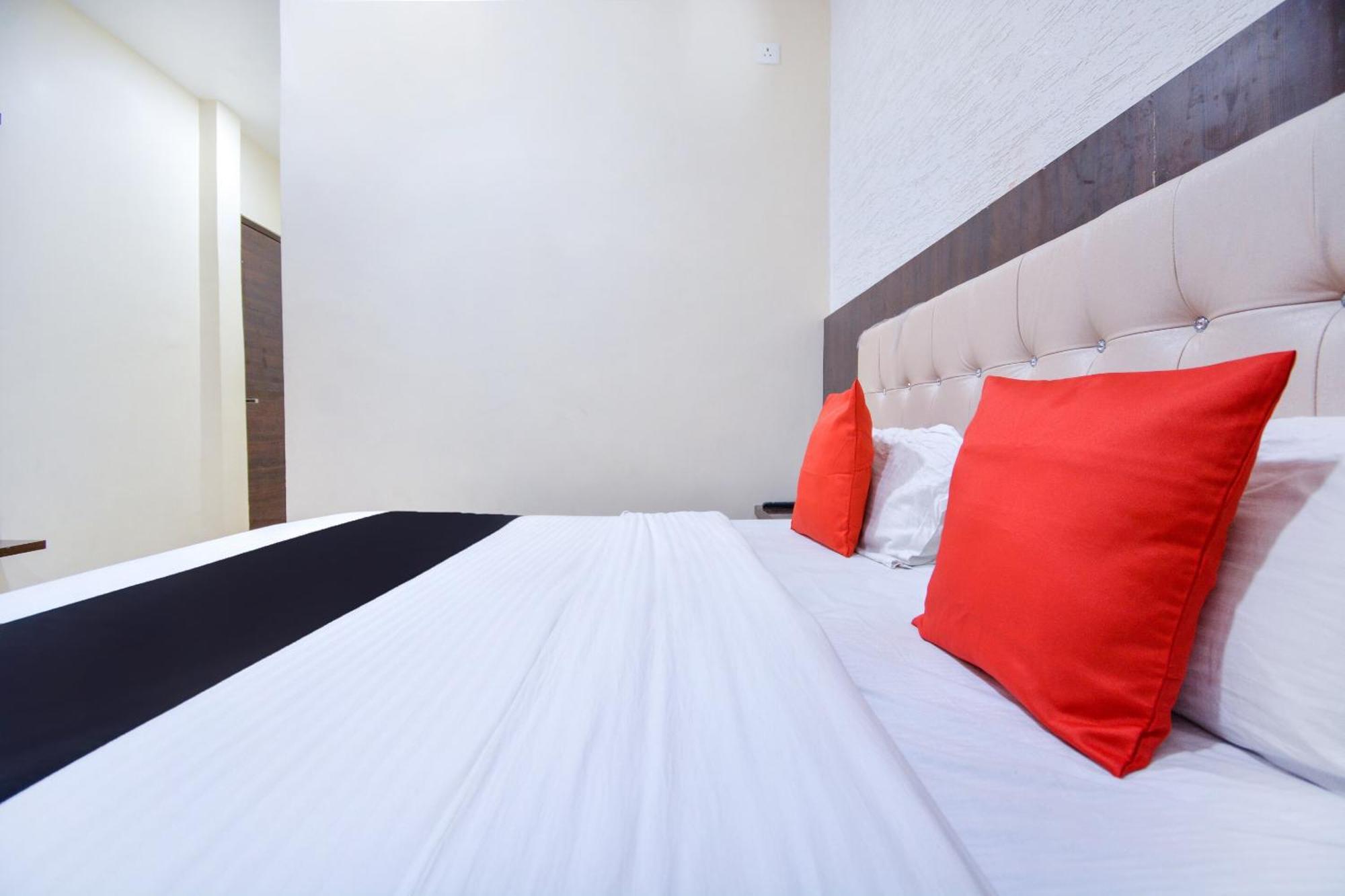 Capital O Moments Inn Amritsar Dış mekan fotoğraf