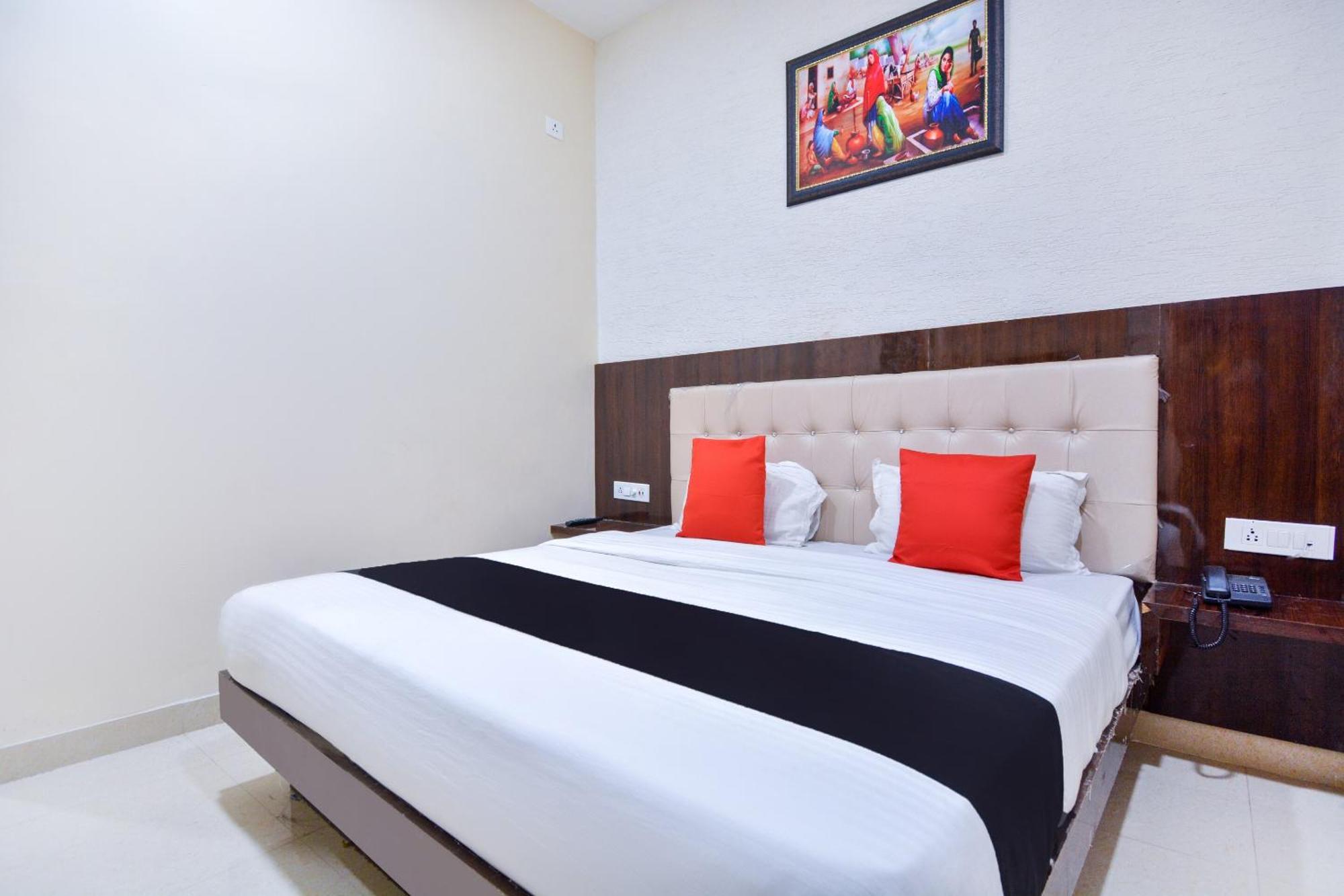 Capital O Moments Inn Amritsar Dış mekan fotoğraf