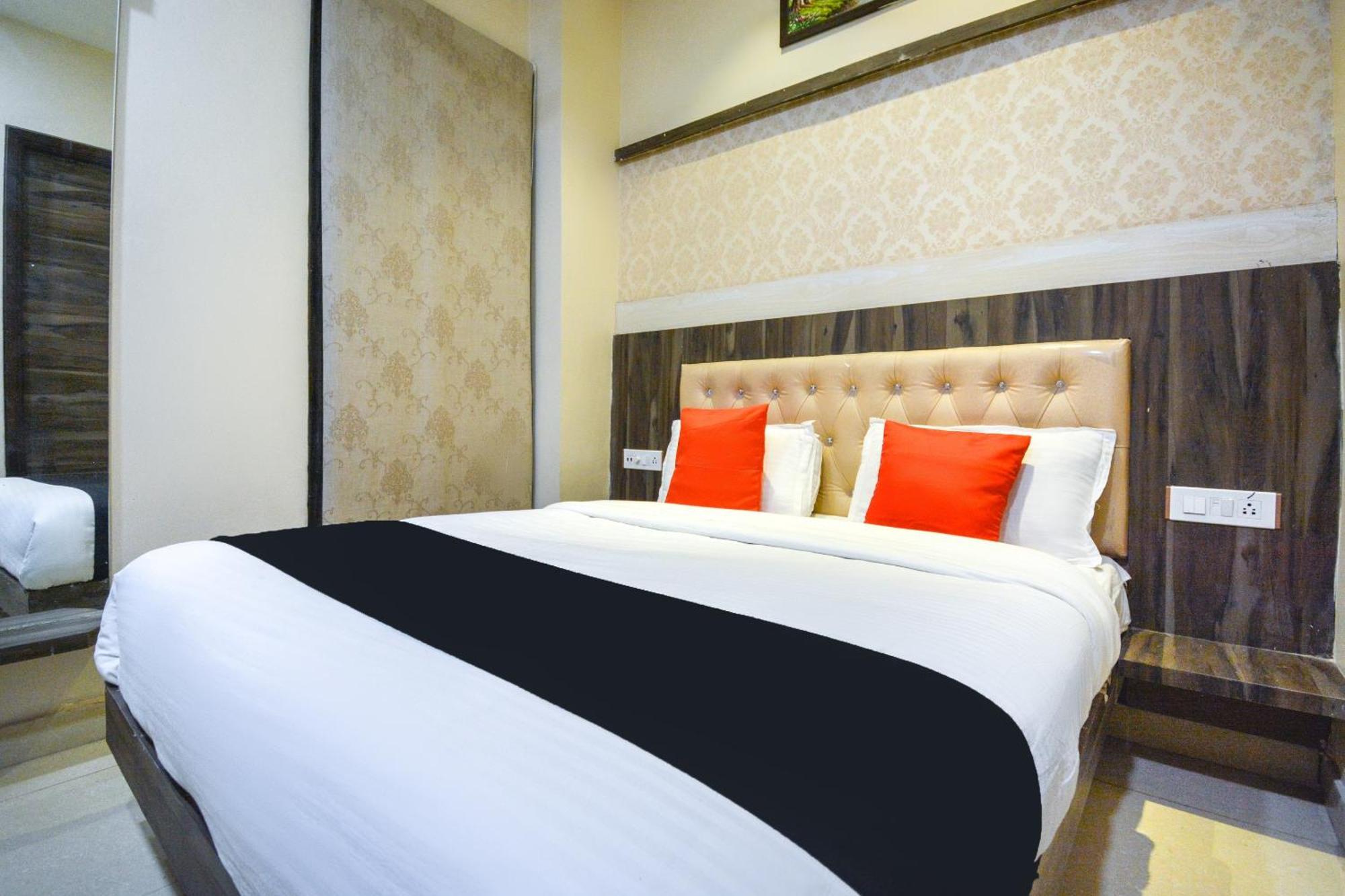 Capital O Moments Inn Amritsar Dış mekan fotoğraf
